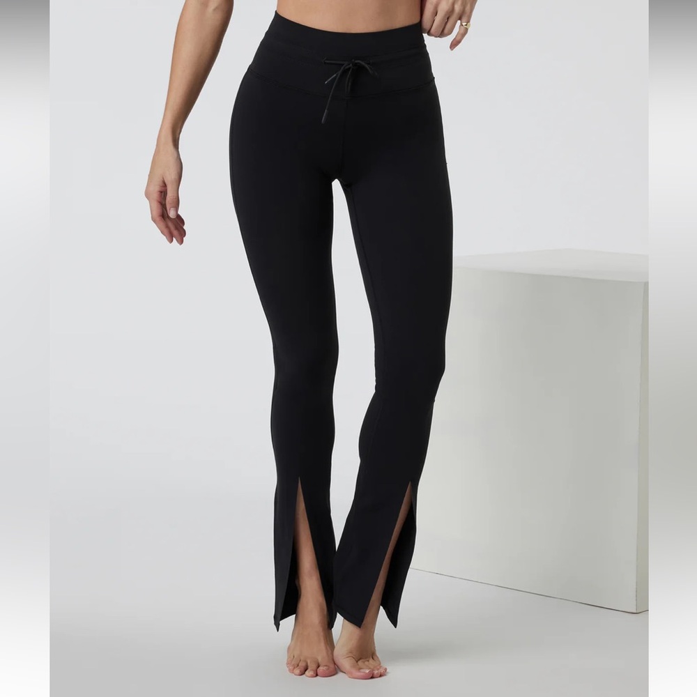 Vuori daily split flare NWT